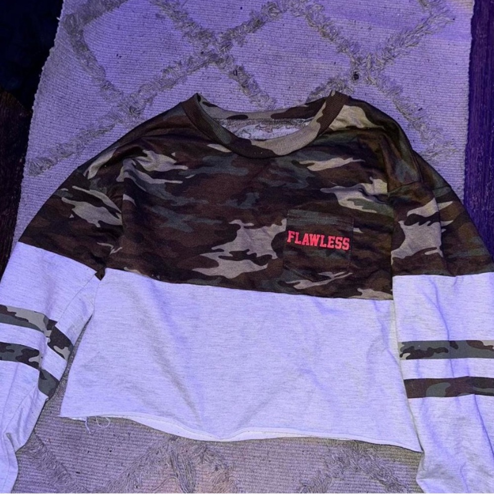 Flawless army fatigue long sleeve shirt.
